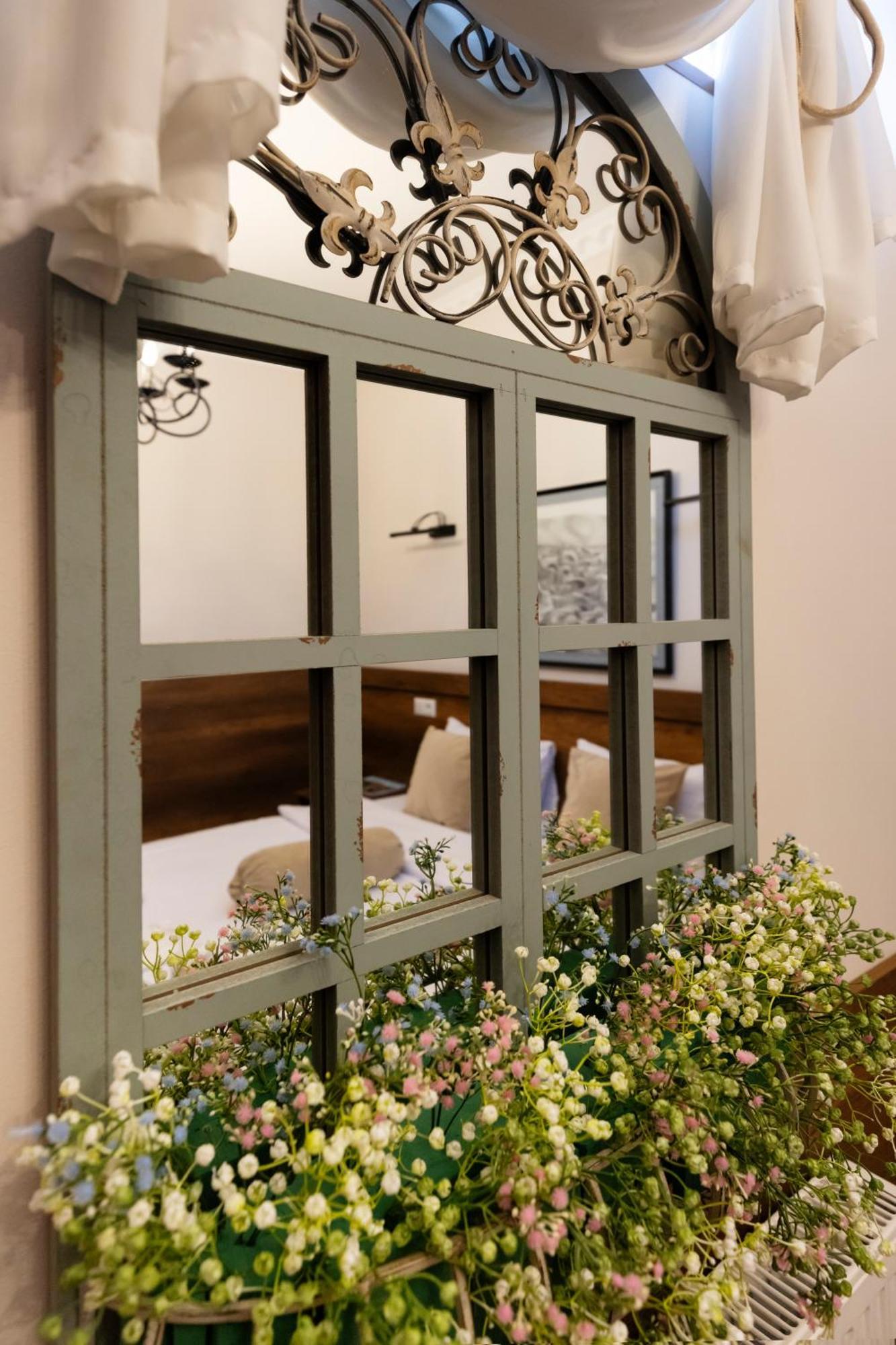 Hestia Boutique Hotel Гори Экстерьер фото