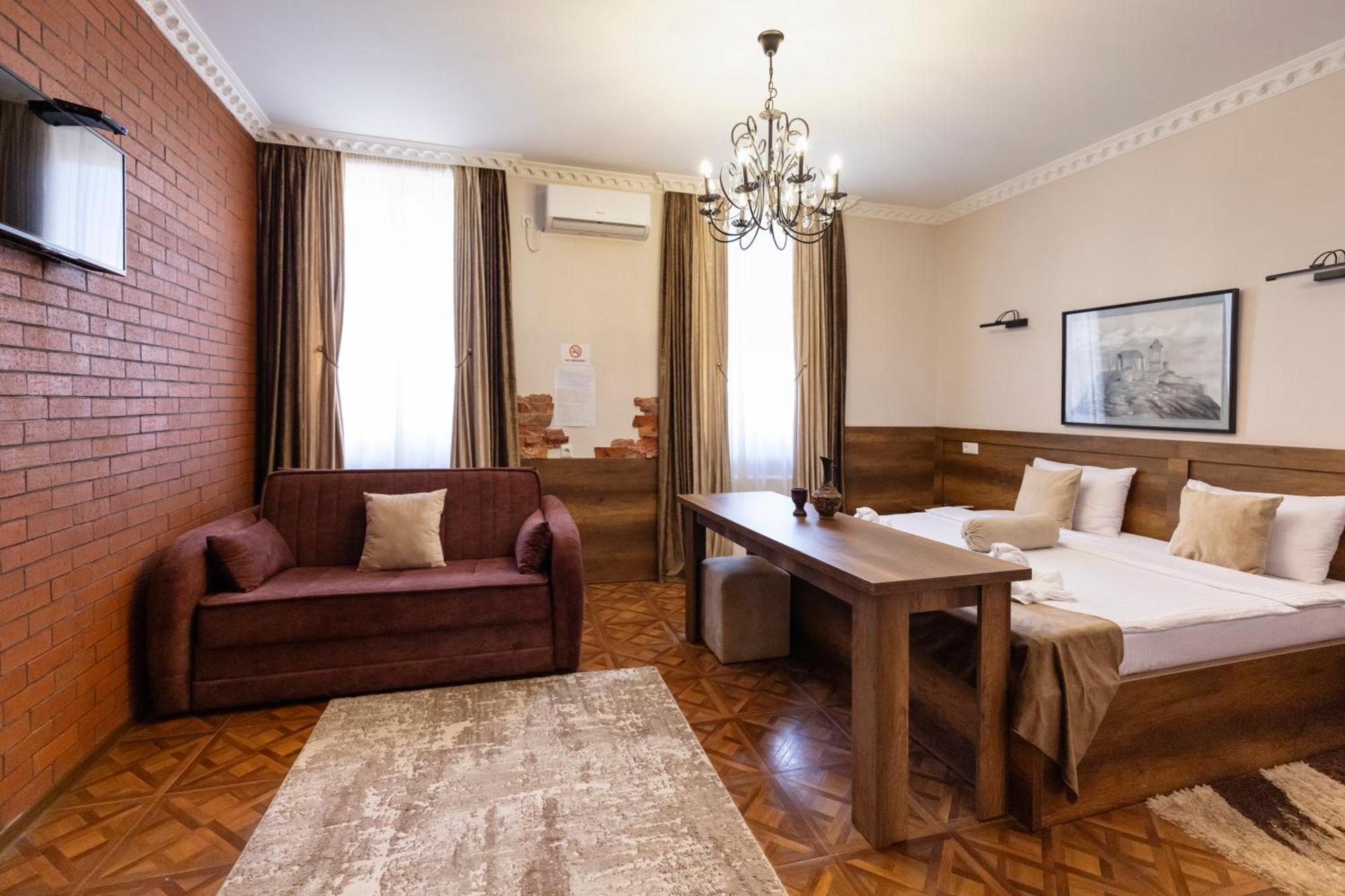 Hestia Boutique Hotel Гори Экстерьер фото