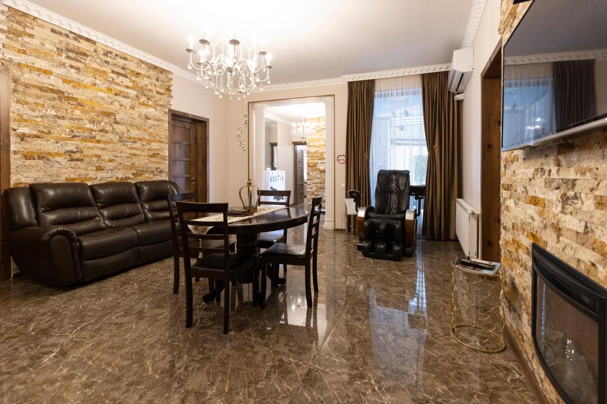 Hestia Boutique Hotel Гори Экстерьер фото